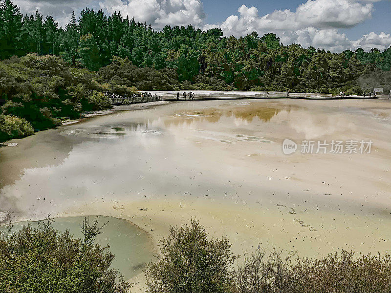 新西兰罗托鲁瓦waio - tapu温泉仙境公园的地热池